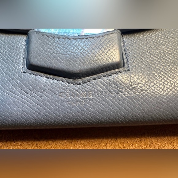 CELINE RARE LARGE PERIWINKLE PEBBLED LEATHER WALLET - Picture 14 of 15